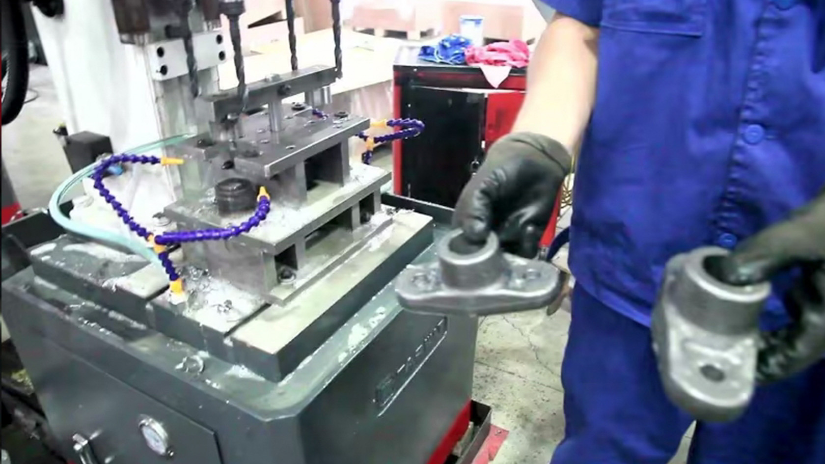 �������